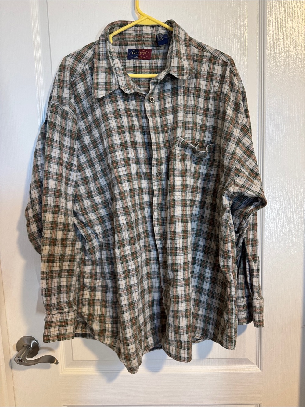Men’s Green Plaid Button-Up Shirt